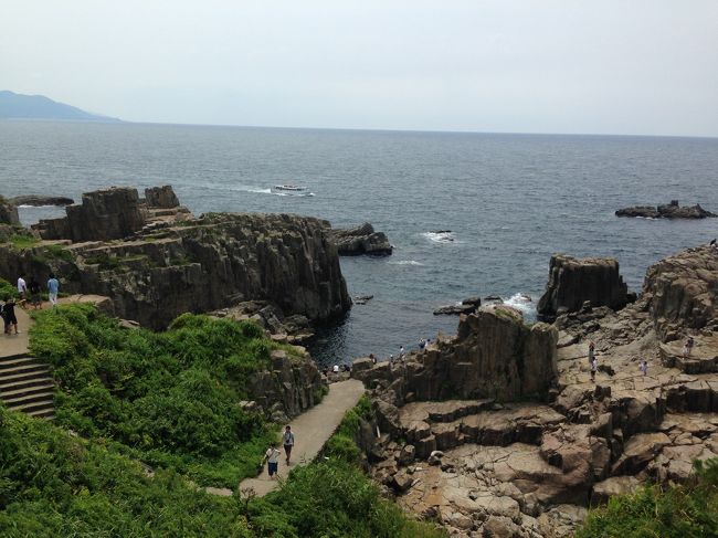 ◯◯の名所なんて聞いたことあるけど<br /><br />ここから飛んだらたしかにイキそうだけど。。。<br /><br /><br />いまはココではないんでしょうね(´∀｀)<br /><br />崖へ行くまではお土産屋とか<br />食べ物屋なんかが沢山ありました(*´ω`*)