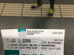 地下鉄の切符
T-10チケットです。
改札に通すたび裏面に印字されます。