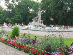 Alter Botanischer Garten

ネプチューン像。こちらでも、皆さん、水遊びをされていました。
ここは観光客というより、住民が多い感じがしました。穏やかです。