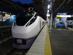 当駅始発、特急ひたち１号　いわき行き。
朝品川駅を出発する常磐線の電車はこれだけ。次の電車は９時半すぎである。