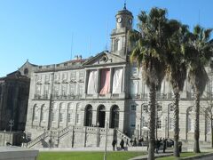 １２月30日（金）。

ボルサ宮殿を観光する。

チケット売り場に行って11:40分からの
英語ツアーの予約をした。

一人8ユーロ、65歳以上は高齢者割引きが
あるので4・5ユーロだ。

合計12.5ユーロをクレジットで支払った。


