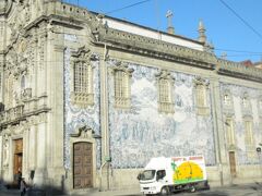 ホテルから１０分のアルマス礼拝堂。

ここは入場無料。