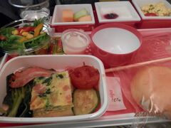 ４時。JL７３８便００４０発。機内食。