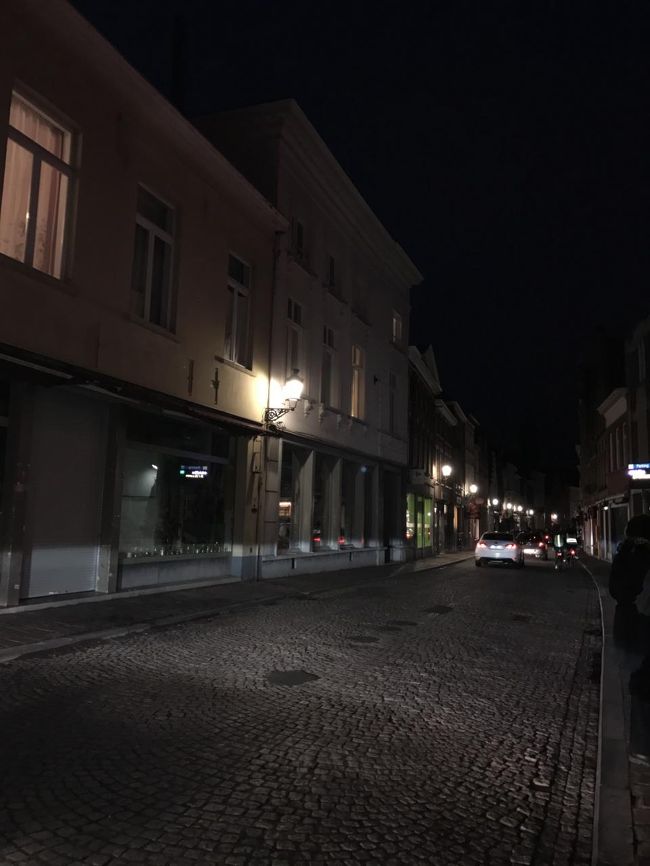 朝8時過ぎ、まだ真っ暗