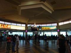 17:22頃にパナマの空港に到着。この空港は同じフロアで保安検査を受けずに乗り継げるので楽です。
