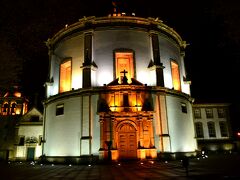 Mosteiro da Serra do Pilar

急坂を上がりきると右手に見えるのがMosteiro da Serra do Pilarだ。
ここの前は広場、そして展望台となっている。
