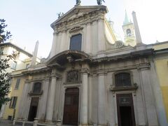 更にトリノ通りを南東に下っていくとサン・ジョルジョ・アル・パラッツォ教会があります。

元は751年創建でその後ロマネスク様式に建て替えられましたが、17世紀になってまた建て替えが始まり、1778年にようやくバロック様式として完成しました。