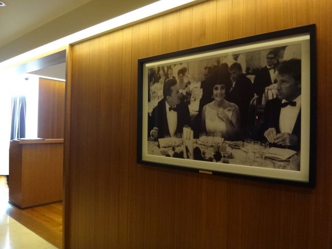 ブルガリ東京レストラン銀座タワー9F 【イル・リストランテ ルカ・ファンティン】<br />のエントランスに飾ってあるモノクロ写真。<br />