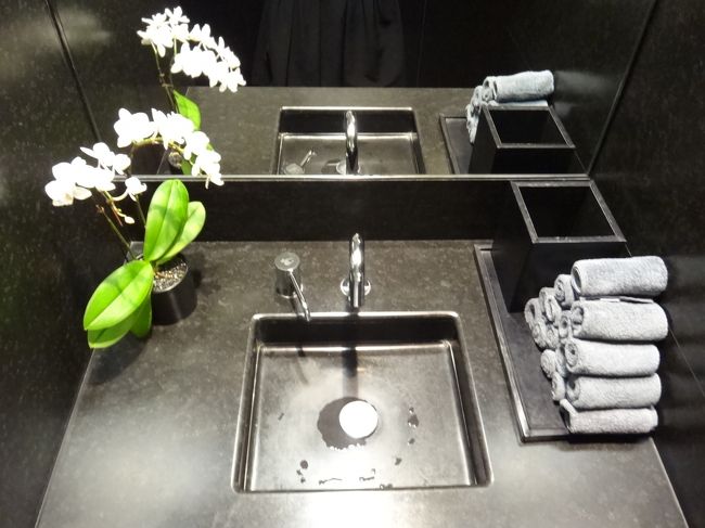 「ブルガリ」銀座のトイレのハンドタオルはブルガリのものでした。