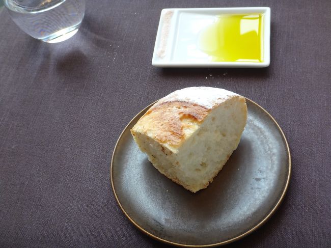 「ブルガリ」レストランのパンは周りがカリカリ、中がしっとりで<br />温かいうちに食べると美味しかったです☆