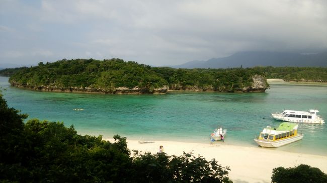 美しすぎるエメラルドグリーン!こんなにきれいな水の色を見たのは初めて。<br /><br />きれいすぎで圧倒されてしまった。<br /><br />ずーっと見ていたいなぁ。