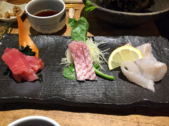 夕飯はお魚中心の島料理

初めて赤マンボウのお刺身を頂きました。

美味しいですね！