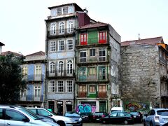 Rua das Taipas 

この辺りの路地裏はポルトの中でも古い街並みが残るエリア。