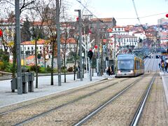 Jardim do Morro

昨夜、夜景を見に来た時と同じくJardim do Morro駅で下車。