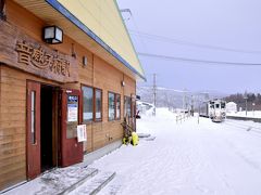 8:53 宗谷本線のローカル列車は音威子府駅に到着です
