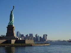 【 Statue of Liberty】
リーガルプリンセス・船の乗船（チェックイン）時間は
13:00 ～　16:00

乗船日は　時間に余裕がある様な、無い様な。

ここは、思い出に　自由の女神　てっぺんまで　登っておきたい。
と、言う事で　毎日　予約サイトと　にらめっこ
で、取れましたよ!

NYパスなんかでも、自由の女神には行けるけど
王冠へは　事前予約が必須。

NYパスは　連続した数日の購入。
（我が家の基準では、NYシティパスは、日数に制限は無さそうだけど　対象が６か所のみで　×）
なら、NYパス購入日じゃない方がいいと判断。




予約に関しては　準備編を覗いてみて!
https://ssl.4travel.jp/tcs/t/editalbum/edit/11200285/


