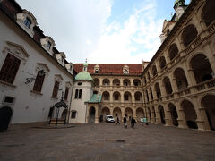 そして、市庁舎の隣には「州庁舎（Landhaus Graz）」があります。