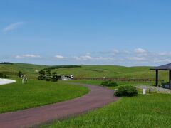 こちらは公園のように整備されており、歩きながら広大な風景を楽しむことができる。