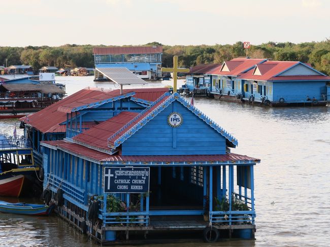 水上のキリスト教の教会。<br /><br />カンボジアとベトナムは現在ほとんどが仏教のようだが、キリスト教も少なくないのかもしれない。