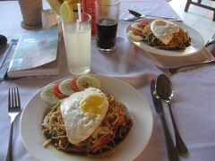 ニャンユーからOld Baganに入ったときにホテルの看板が見えたので、Bagan hotel River Viewへ。綺麗で、トイレもWiFiも使えます。飲み物と合わせてランチは25USD.