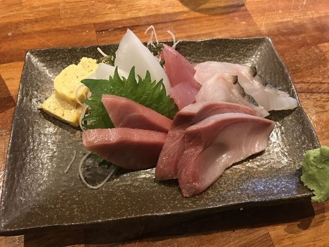 刺身盛り合わせ一人前<br /><br />グラスボートで見たイラブチャーという魚はこりこりしてて美味しかったし、イカはさくっとねっとりしてて美味しかったし、マグロの大トロは口に入れたら消えた！<br />全部1センチぐらいの厚さがあったよ…<br /><br />沖縄は刺身がまずいとか言って、すみません（^人^）