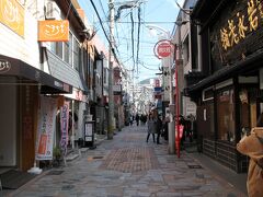長崎の街も古い街の類に漏れず、細い路地が入り組んでいる。