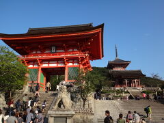 それにしても人が多い・・・
