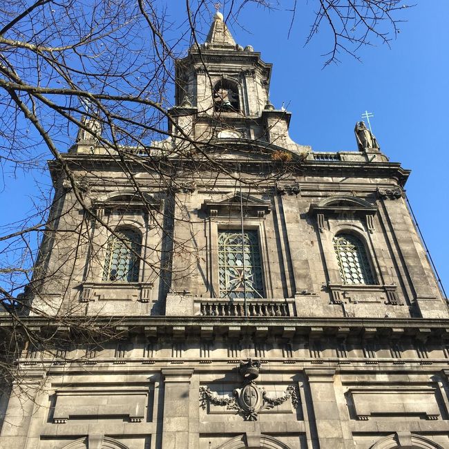 とりあえず目の前にあったトリンダーデ教会に入ってみる。<br />ここは地球の歩き方に紹介されてないし、誰かのブログではイマイチという話だったけど、、