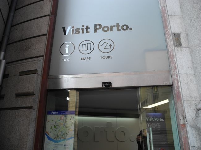 ホテルにスーツケースを預けて観光開始。<br /><br />まずは市庁舎前の観光案内所へ。<br />元旦だけどちゃんとやってる！<br /><br />今日やってる観光スポットを聞いたら、クレゴリス教会とカテドラルだけだって。<br />（実際はほかのところもやってたので情報は意外と不正確かも）<br />スーパーは１日は全滅。２日なら朝１０時くらいからやってるのでは、と２か所教えてもらう。<br />