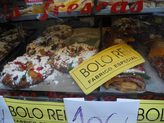 いろんなところで売っていた<br />ニューイヤーケーキＢＯＬＯ　ＲＥＩ<br /><br />ドライフルーツ苦手なので買わなかったけどおいしいのかしら―。