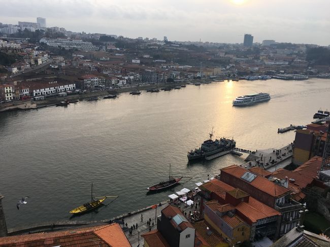 ドウロ川も見える。<br />もう日が落ちてきた。