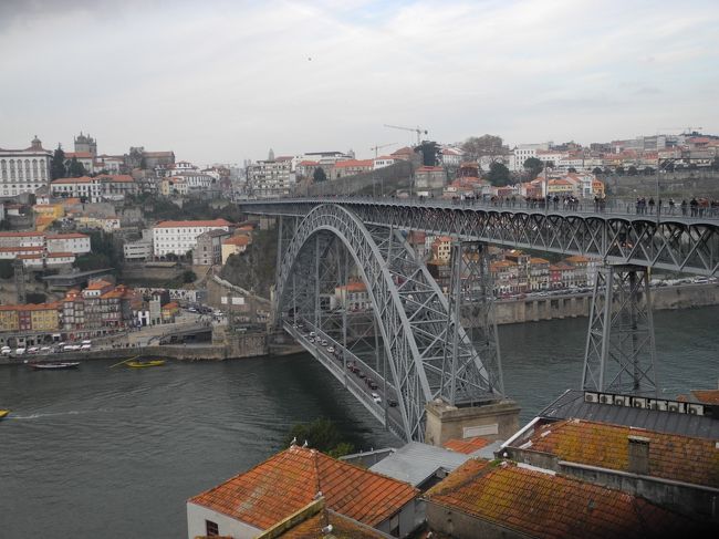 ロープウェイ乗り場から昼間のドンルイス１世橋。