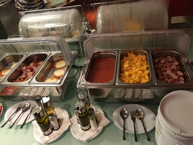 ホットミールもあった。<br />ポサーダでもなかったのに・・。<br />ここの朝食大満足でした♪