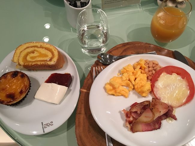 珍しく私が取ったものを撮影。<br /><br />ピーチネクターは定番らしく、割とどこでも用意されていました。<br />普段は糖分取りすぎかと思って我慢してるけど実は大好物。<br /><br />甘いもの好きのポルトガル人には人気なのかな。<br />ポルトガルではずっとピーチネクター飲んでました♪