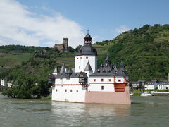 川の中の城。プファルツ城だそうです。