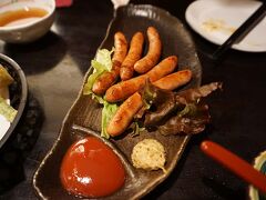 ●夕飯＠やまと庵近鉄奈良店

やまとポークのソーセージです。
やまとポーク大好き。
とっても美味しいです。
ビールがすすみます！