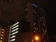 今日のホテルはノボテル札幌。
さっぽろから地下鉄で３駅目、中島公園が最寄り駅である。