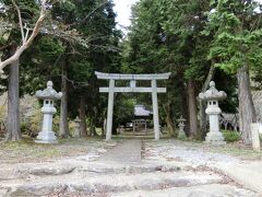 次に訪れたのが木戸神社。高嶺の入り口付近にある神社です。
この神社は維新の３傑と言われた木戸孝允を祀った神社です。神社の境内には桜の古木が多く、市内でも屈指の桜の名所（花見客が多い場所です。）ですが、この神社の隣にある木戸公園が紅葉の見所なんです。