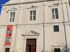 サンロケ教会

中に入りたかったのに、何かイベントでもあるのか、入らせてもらえなかった。
残念。

ここは１５８４年、日本の天正遣欧少年使節が１ヶ月ほど滞在していたのだそう。

現在飛行機でも遠いと感じるポルトガル。
船での航海は過酷だったでしょうね。
考えただけでも気が遠くなりそうよ。