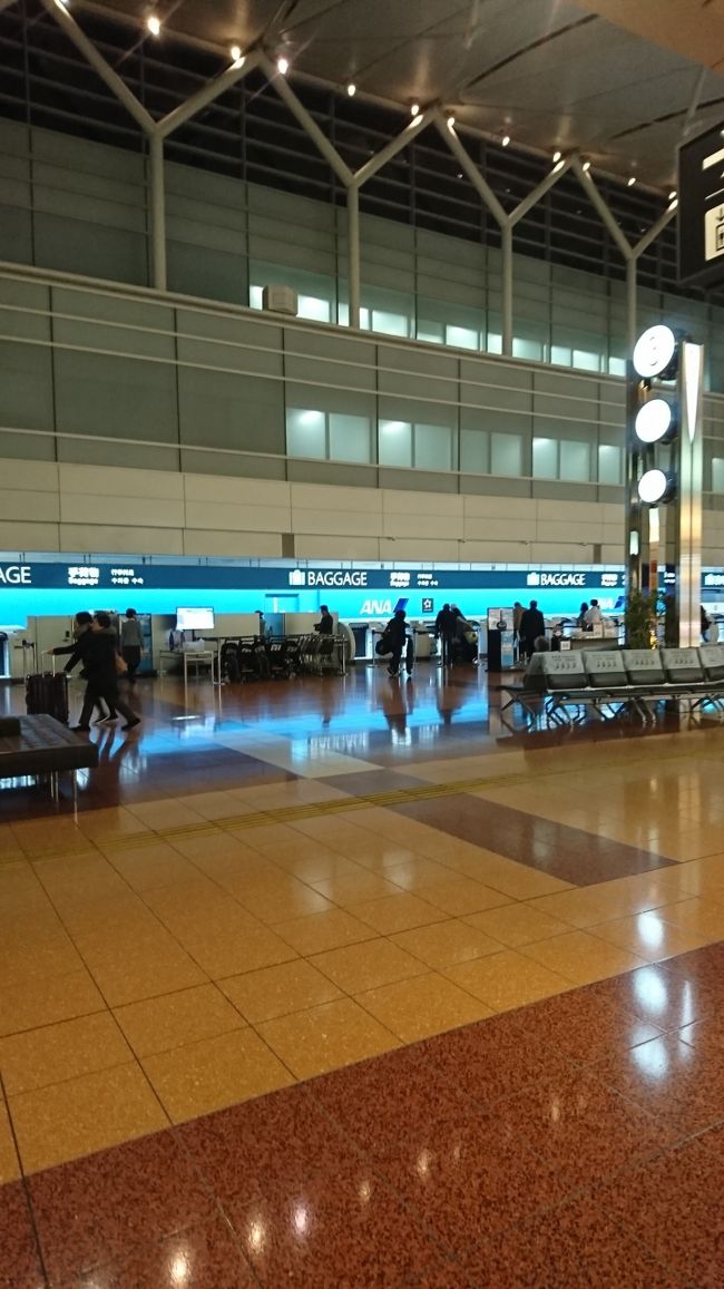 久々の羽田空港国内線です。<br />綺麗だしお店もたくさんあり、気持ちが盛り上がってきます。