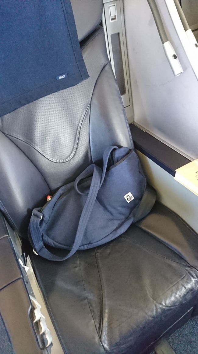 いよいよ出発！！<br />今回はプレミアムクラスです。<br />超嬉しい♪<br /><br />しかし、そこは庶民。<br />朝っぱらからちょっと緊張気味f(^_^)