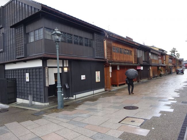 犀川を渡ってにし茶屋街へやって来ました。