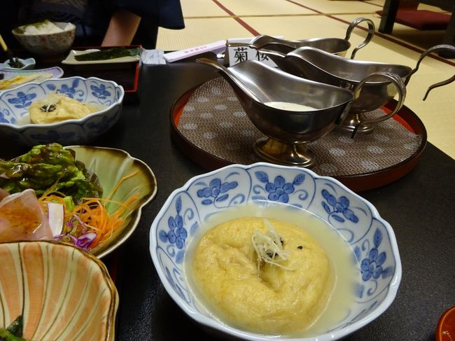 席に付いてから、熱々の「ひろうず（飛竜頭）」の煮物と、