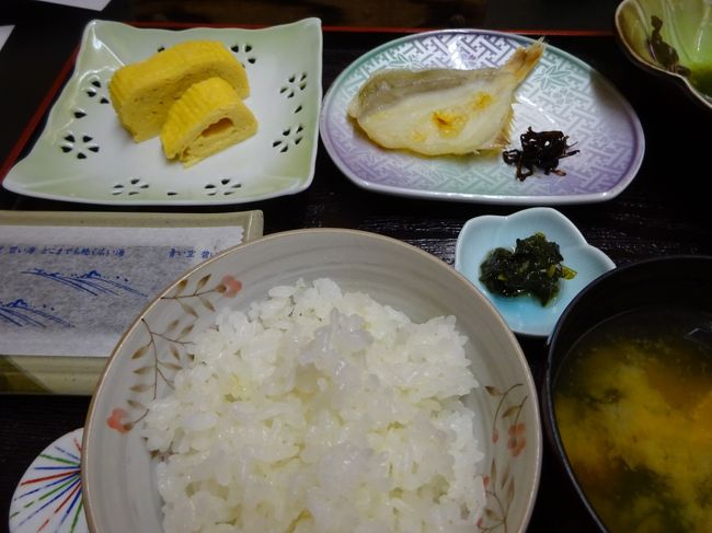 出汁巻が運ばれます。<br />出汁巻・・・・、半分食べてから写真を撮りました。