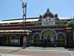 では移動しまして、車で約３０分。
燦々と太陽が降り注ぐフリーマントルへやってきました。
なんか日射しがパースより強い(>_<)