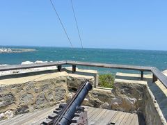 わりとちゃんとした大砲がある。
１３時になると火を噴くらしい。