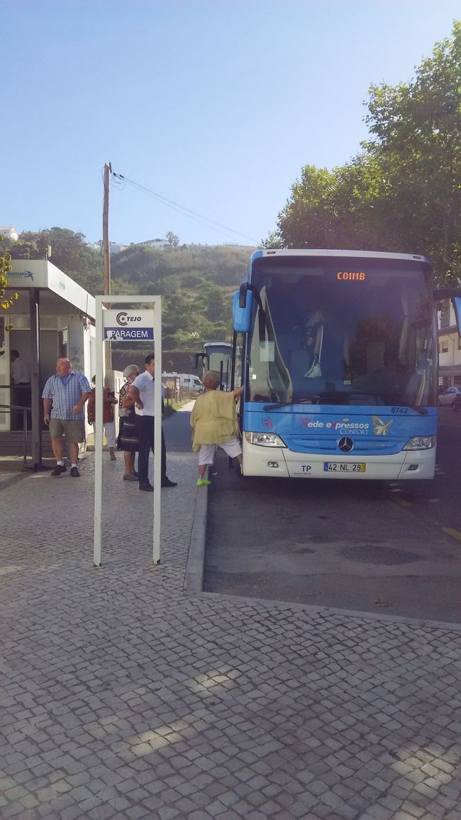 ナザレ。<br /><br />バス代はリスボンから11.5ユーロでした。<br /><br />この時<br />カルダス・ダ・ライーニャ行のバスの時刻を聞いておけばよかったのですが。。。