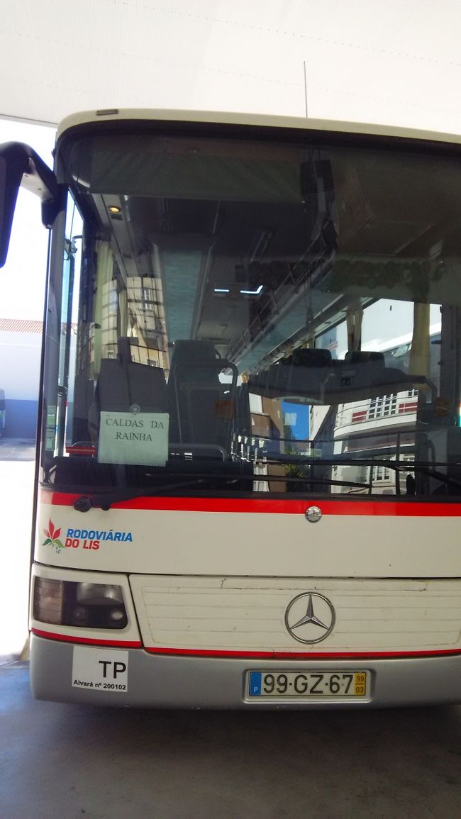 バス停で1時間ちょい、ボぉーと<br /><br />20分以上遅れて<br /><br />カルダス・ダ・ライーニャに出発<br /><br />ナザレ～カルダス・ダ・ライーニャ　3.6ユーロ