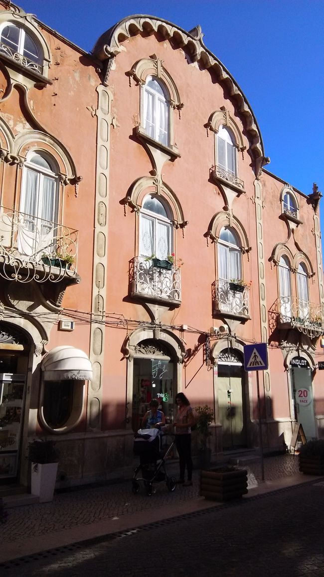 バス停前の通り