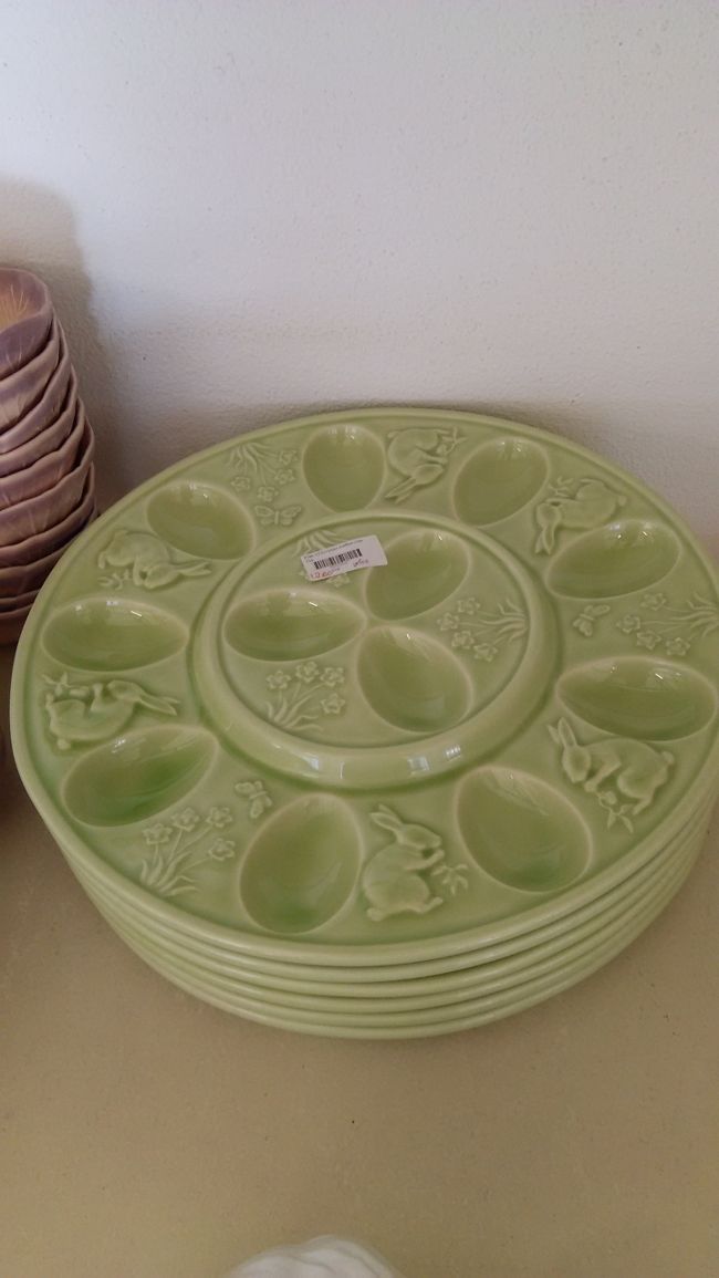 併設のショプで<br /><br />ウサギの皿